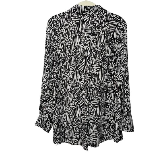 NWT Ryan Wythe Womens Plus Sz 1X Black White Button Up Shirt Flowy Lightweight - Picture 7 of 7